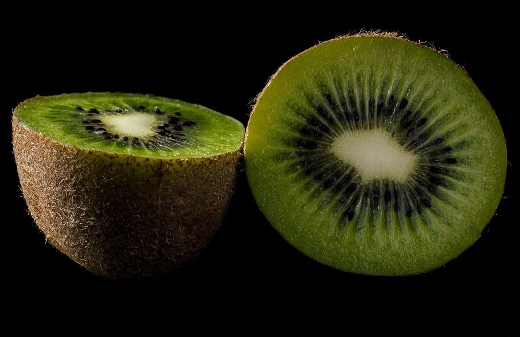 Can Dogs Eat Kiwi 1