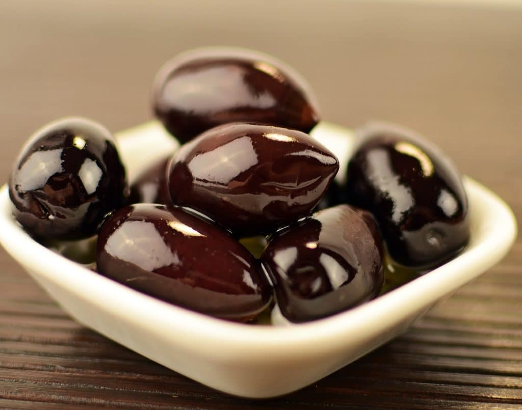 Can Dogs Eat Black Olives 1