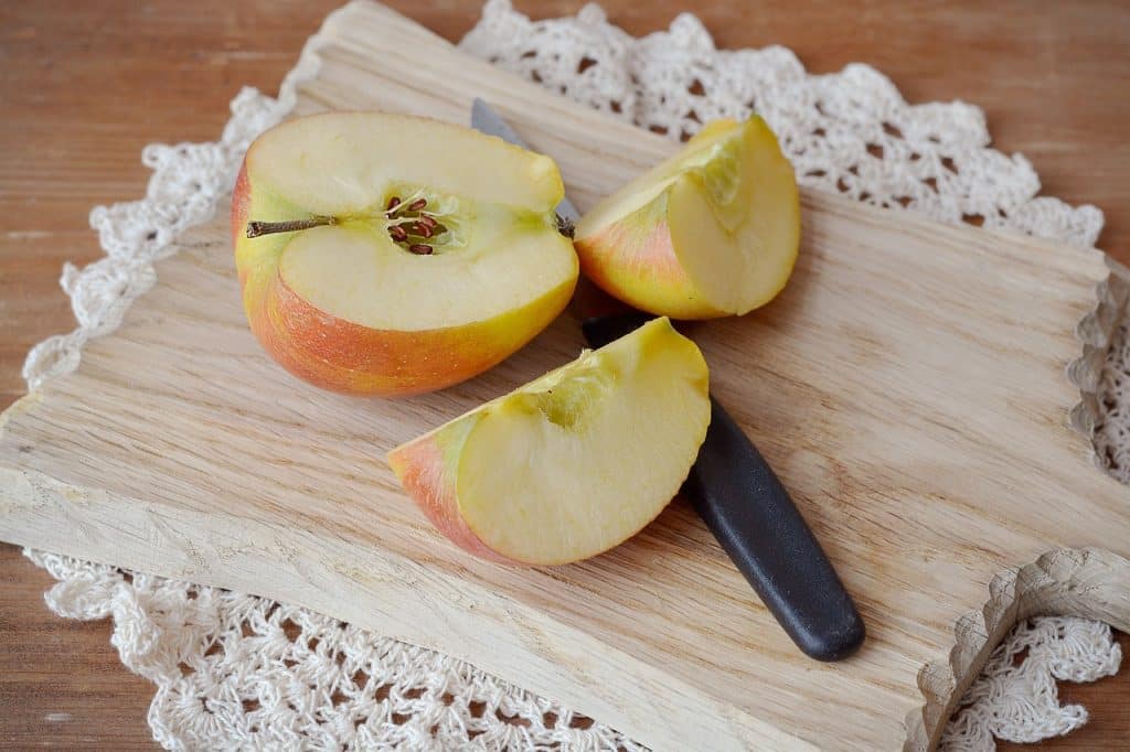 Can Dogs Eat Apple Slices 1